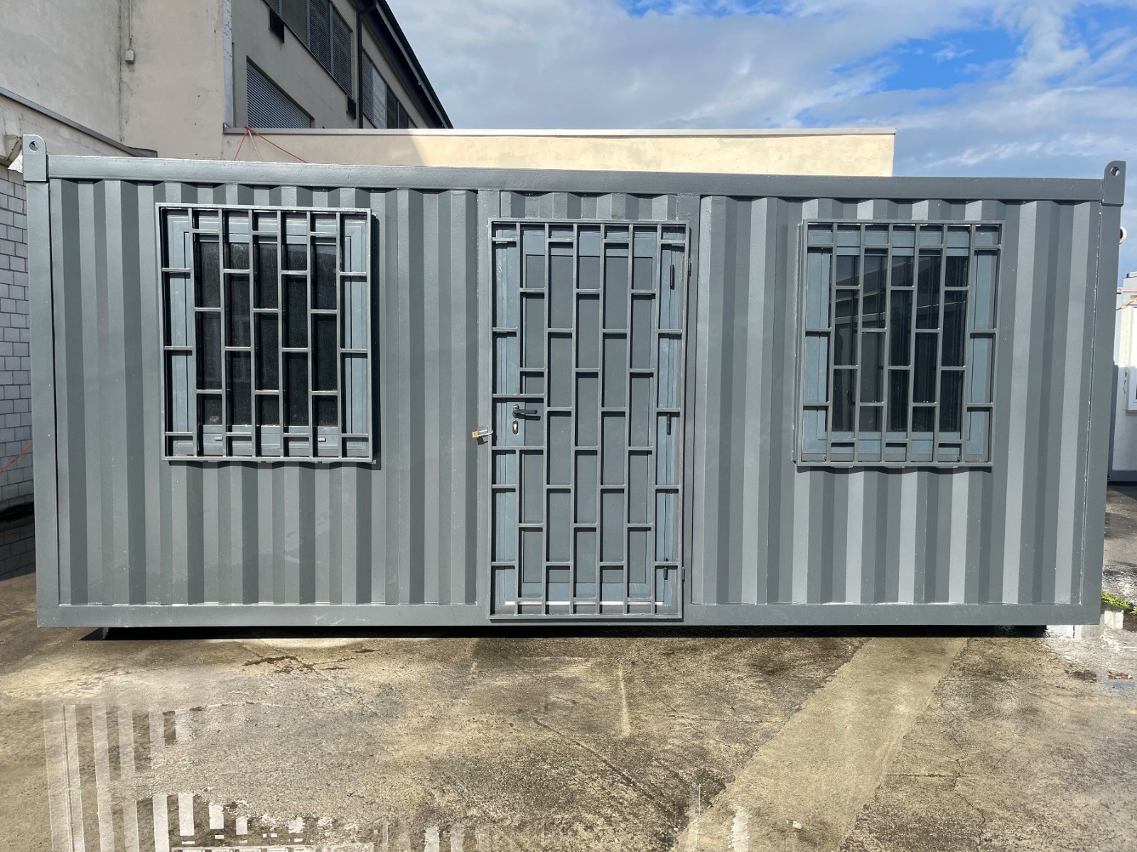 Depot logistique containers